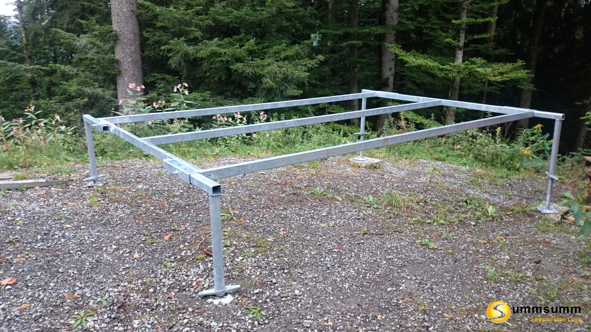 Untergestell mit Gerüstfüssen des BeeMobil