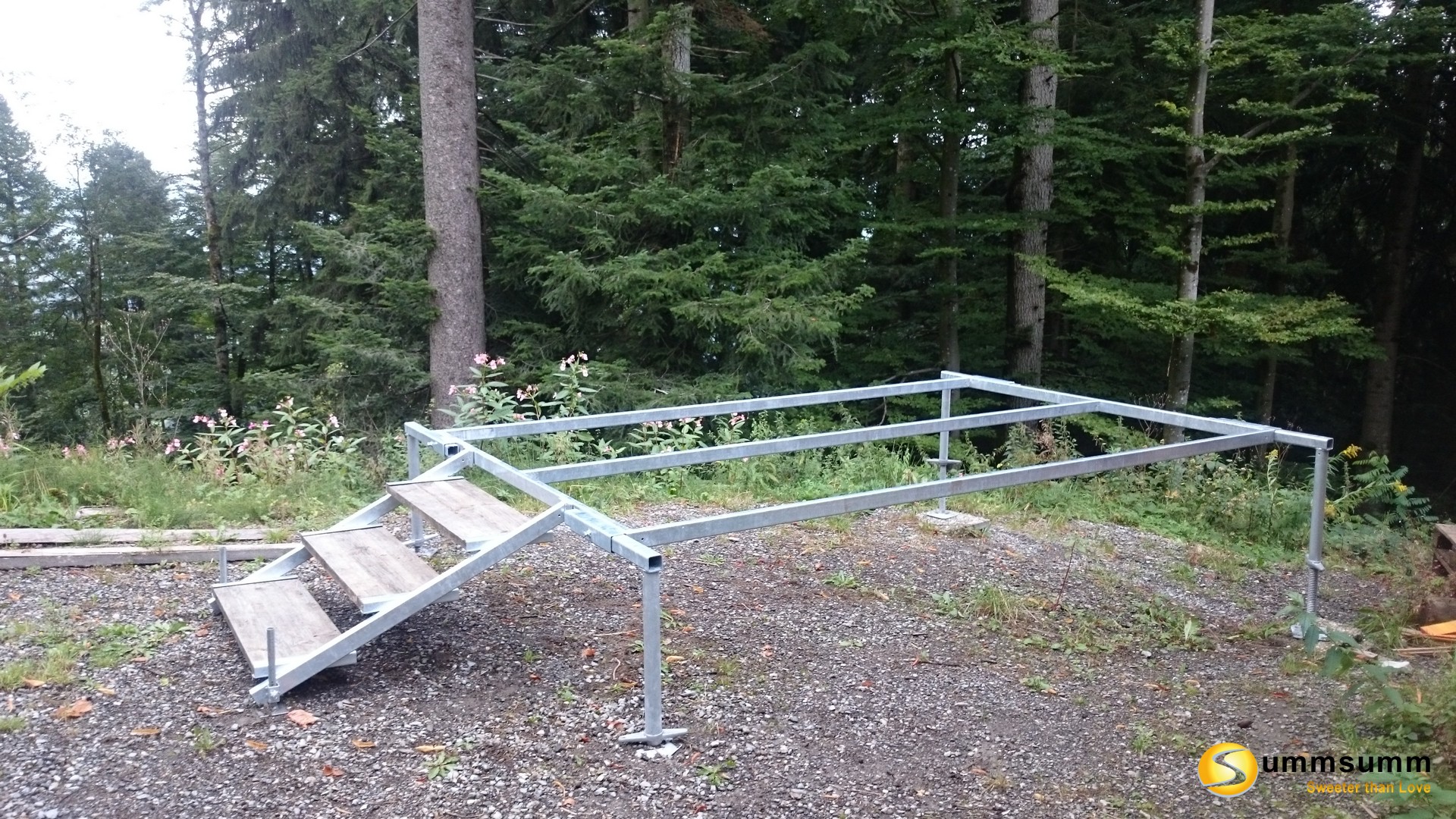 Untergestell mit Treppe des BeeMobil